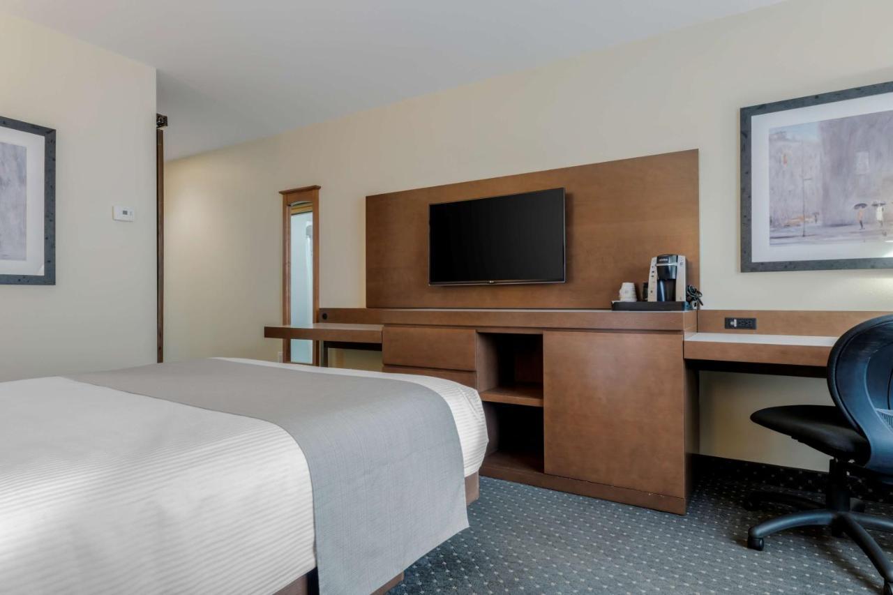 Best Western Plus Woodstock Hotel Conference Centre Екстериор снимка