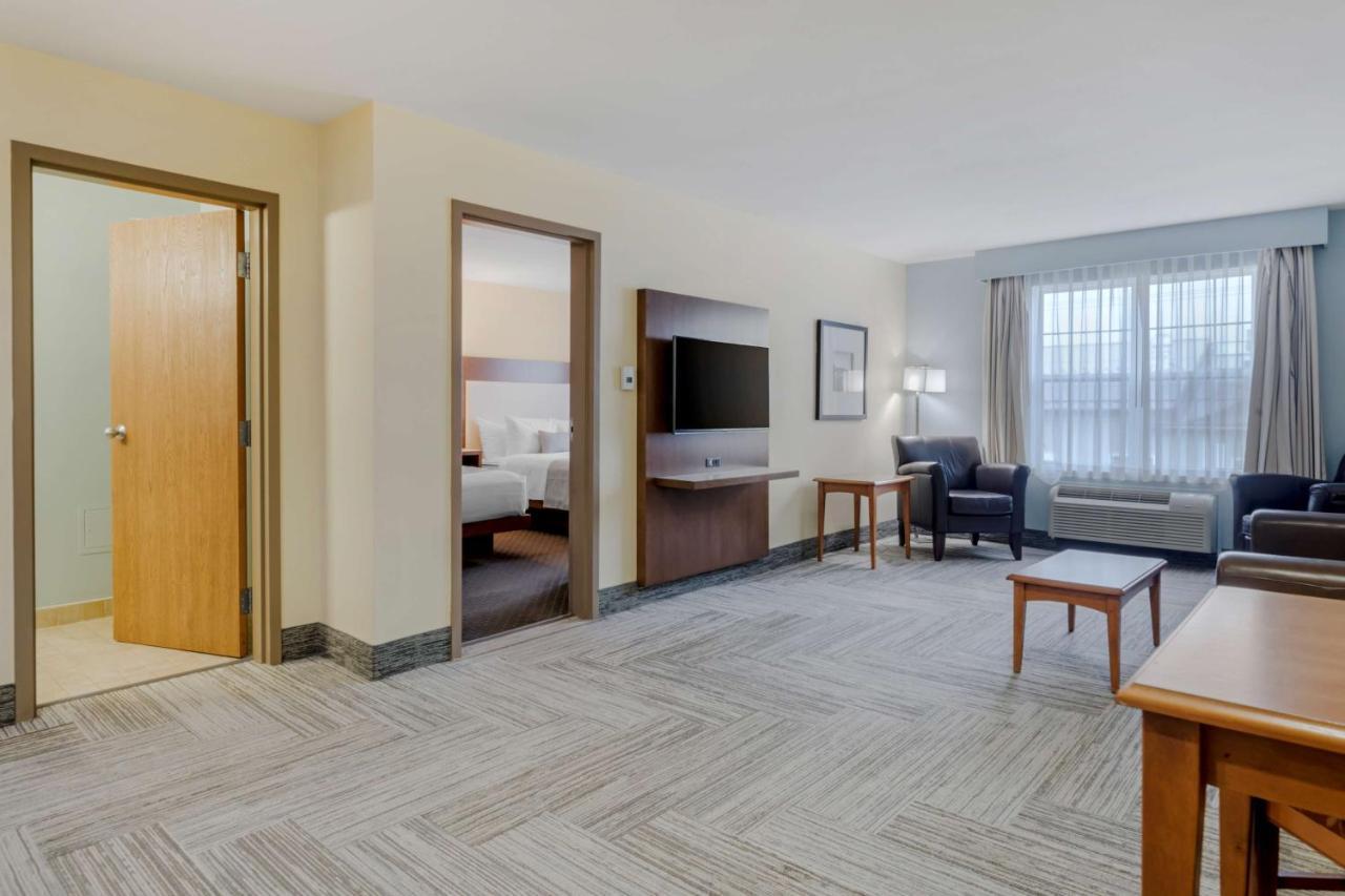 Best Western Plus Woodstock Hotel Conference Centre Екстериор снимка