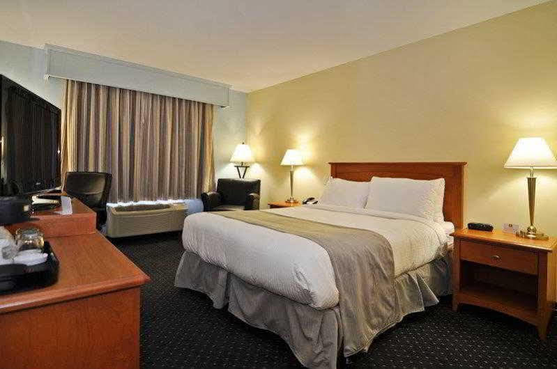 Best Western Plus Woodstock Hotel Conference Centre Екстериор снимка